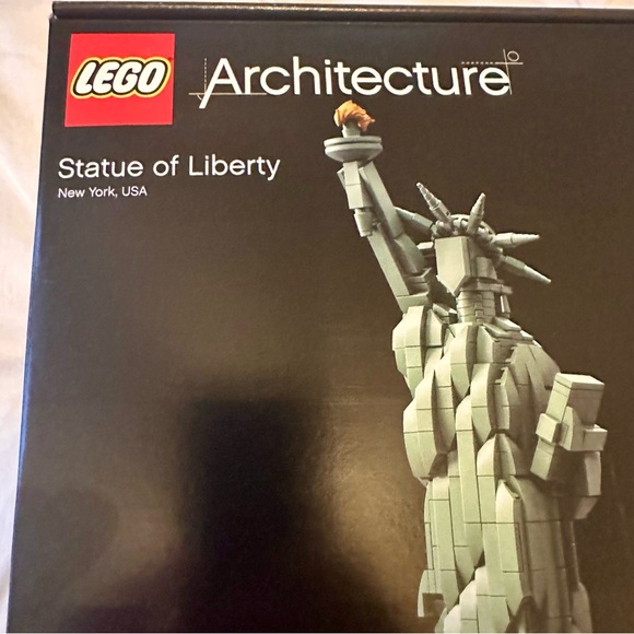 LEGO Architecture Statue of Liberty 21042 1685 pcs Adult Build Display Set New - Picture 2 of 7